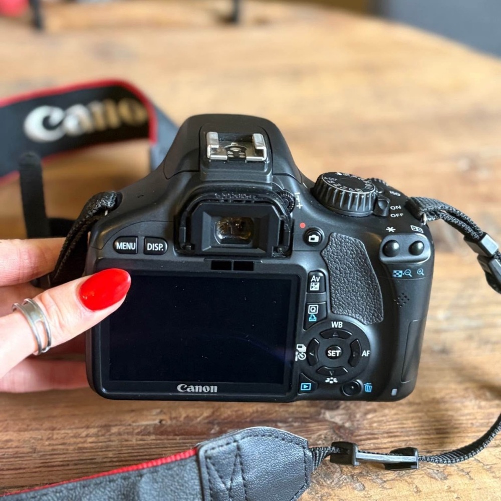 Complete Canon EOS Rebel T2i kit
β’ 3 lenses + Lowepro bag